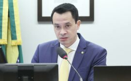 Imagem da notícia Comissão aprova formação obrigatória de professores em práticas inclusivas